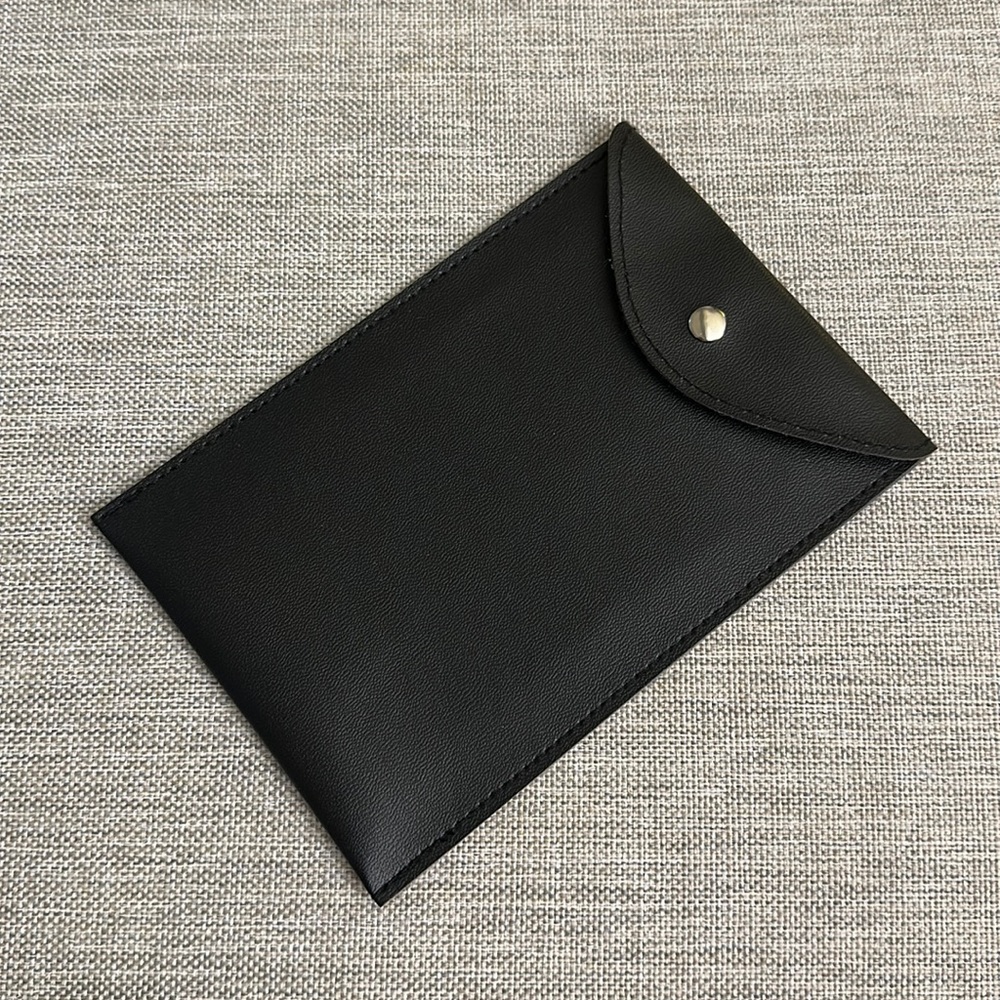 🍀 4/$15! Handy little manly pouch. Perfect for passports or small documents!
